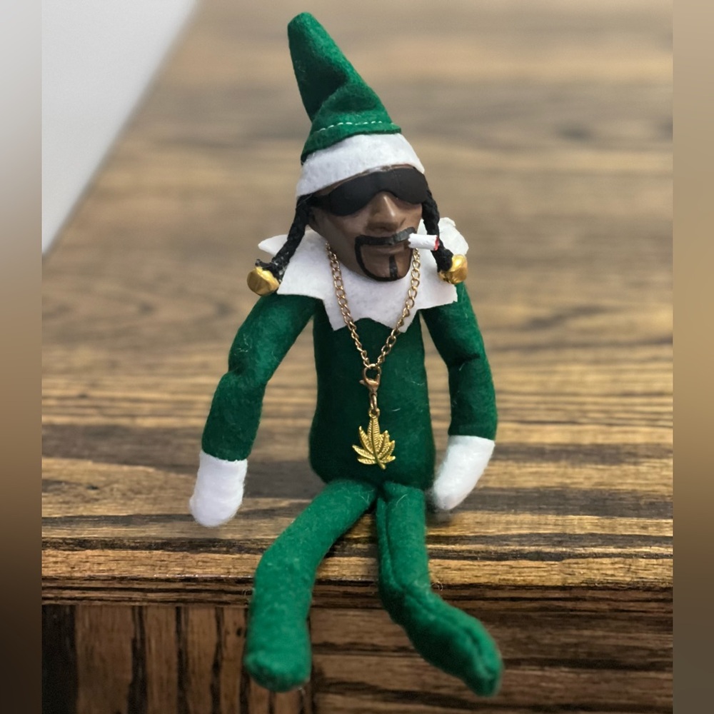 Snoop on the Stoop Elf Figurine